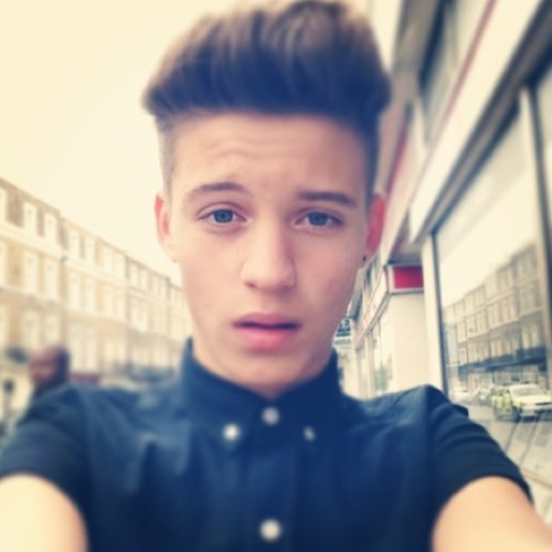 Yo! Im in @OTYofficial... Lover of sun, hopefully i can sing... I kinda like making music but i secretly want to be a shark.