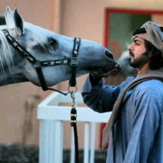 يعلنيَ من عيونک ي عيوني م خلا ♡