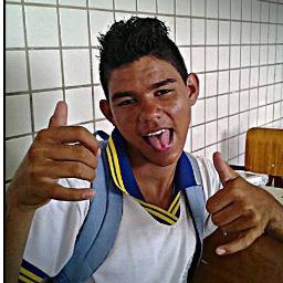 Tudo Começa Assim , Sou Um Menino Que Gosta De Brincar Com Os Amigos(a)Nas Horas Certas , Não Gosto Causar Problema Pra Minha Vida & Sim Gosto Fazer Amizade (y.