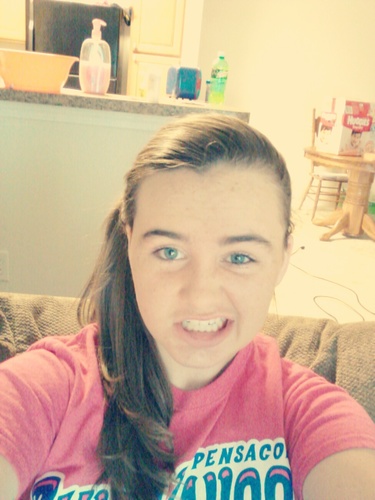 Hi my name is Ceanna if you can't tell. Well my fav. color is turquoise. My fav. band is Maroon 5.Fav. singer is Ed Sheeran.If you follow ill follow back.