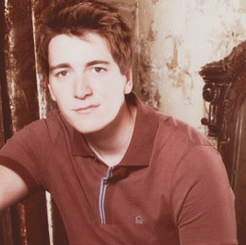 Hello I'm the sexy George Weasley. I have a twin bro named Fred. Im a troublemaker so watch out. My heart beats only for @george_hermione