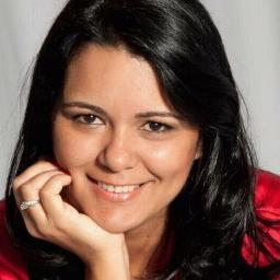 Esposa, mãe, estudante e sabendo que tenho servido a um DEUS que pode infinitamente mais do que pedimos ou pensamos!!!