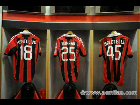 Penggila AC Milan (Die hard fans), Financial Consultant,Jualan segala yang bisa dijual.