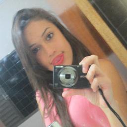 Sou aquela menina que muitos criticam ,mais no fundo bem que queriam ser eu (; ♥