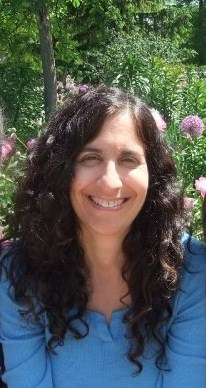 Holistic health writer and owner of  wellness website. Mental health therapist passionate about holistic health and food freedoms.