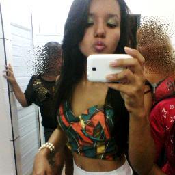Pense numa rosa de jasmin, pense num pedaço de mulher, pense numa pele de setim, pense a formosura que ela é, pense numa mulher arrumada ♫