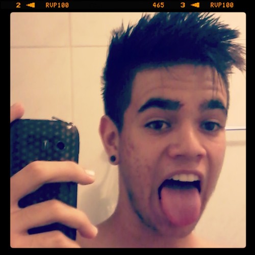 óóh de gente falsa do meu lado eu nao preciso eu so merecedor.. (8