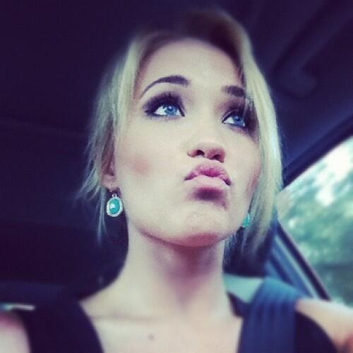 Hey im Lilly Truscott! @HeyItsMileyS 's best friend, skater girl, surfer, and im awesome! Single [RP]