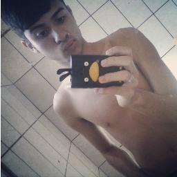 Qυαиdσ єυ qυєяiα мє diziα иãσ αgσяα 
Cнσяα Cнσяα Cσяαçãσ иãσ 
αdiαитα viя мє ρяσcυяαяJá тєм συтяα ρєรรσα єм รєυ lυgαя 
=D