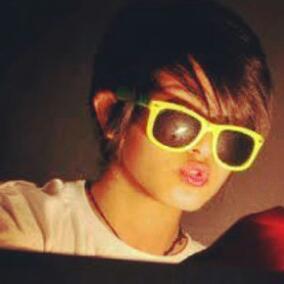 ahooud_26's profile picture. ‏أنآ جزء منْ آلهُدوء ؛ سكنتنيّ #خيبه ذآت يَوم أفقدتنَي آلكثير منْ آلفرح ، أحبَ أنْ أكتبُ عنْ آلغيآبَ لأن حتمًآ آلكل سَ يغيبّ..!