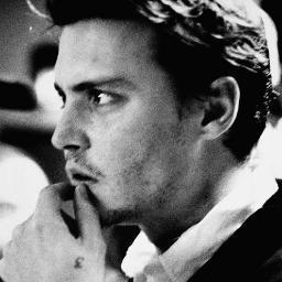 Neste momento estou na DeppLândia com o Johnny .. Fiquem com inveja babys. ;)