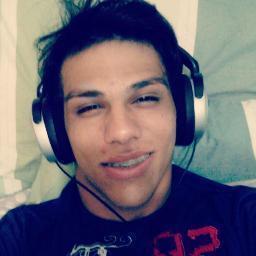21, Cristão, Musico, Romântico, Humilde, Sonhador, Natação, Acadêmico de Educação Física,  #Toiss