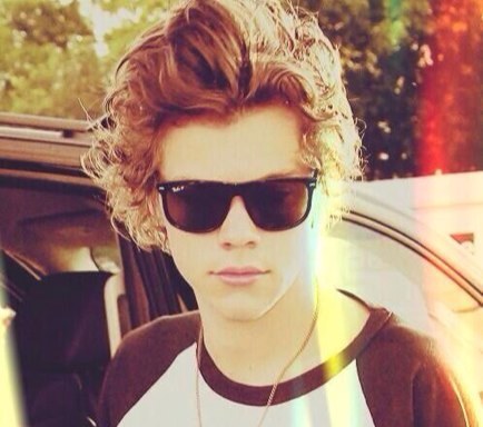 I used to be @praisethelou bht ppl from school kept finding me so like ummmmmmmm can't say my new user