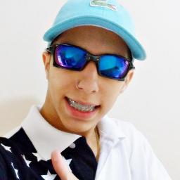 17 anos,jogando um futebol sem compromisso,e curtindo a vida com meus parceiros ^^ trabalho demaais rss' terminei os estudos adiantado
maais ??  folow-me ;P