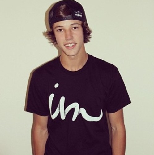 I have a deep obsession with @CameronDallas