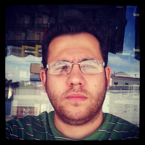 Diplomado en Ciencias Empresariales y Técnico Superior en Administración  y Finanzas.