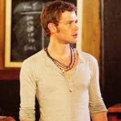 25 {+1000}. Vampiro Original. Hijo de Mikael y Esther; Hermano de Elijah, Finn, Kol y Rebekah. Empezando a sentir algo por Caroline.