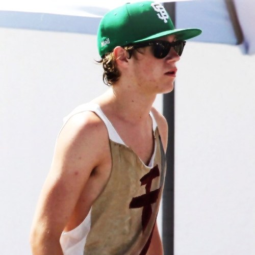 THIS IS A FREE FOLLOW NO NEED TO FOLLOW BACK FOLLOW @fruityharryy bc she gave u this free follow