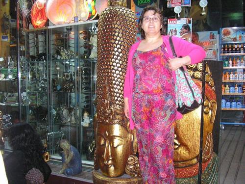 anamvasconcelo's profile picture. gosto de viajar...por vários mundos...dentro de mim e dos outros...espaços mentais, geografia!!! e quejandos...não percebes? não importa...eu também não.