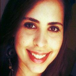 Sou um pouco de tudo ... simpática, as vezes antipática, risonha, mas triste, verdadeira, amiga e adoro fazer novas amizades!! =)))