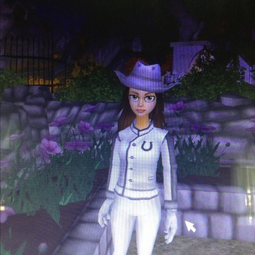 Howdy there! I am Le Snowman of Star Stable! Well, my actual SS name is Lucy Moonstone. Come join the fun on SS with me, my horse Autumn Shadow, and all of us!