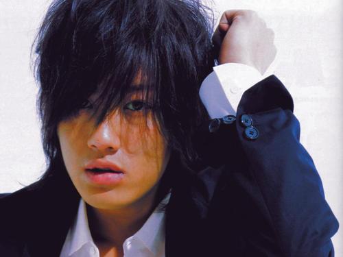 Im Korean, but when Im Child, I live in London ._.