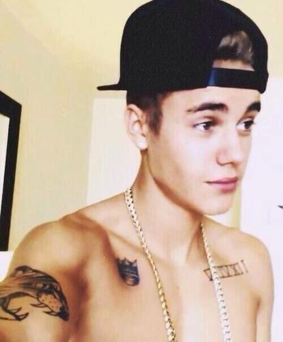this shit ain't free . follow @bieberocklive ifb thanks ♡