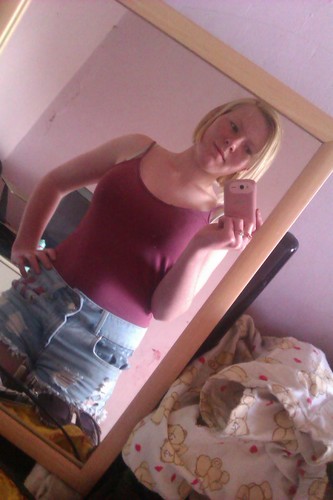 hi i am 16 i love music any type depends what kind of mood i am in i love to play on the xbox fifa and C.O.D i was a tomboy now i am a girly girl im nice