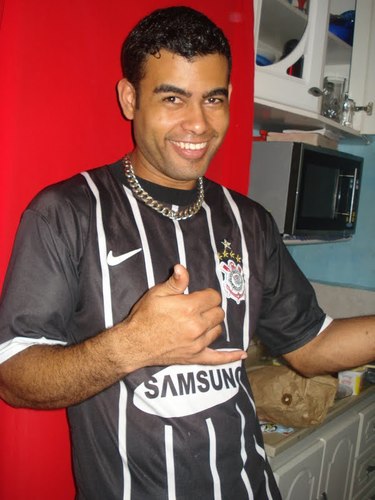 gosto de pessoas e de sinceridade .,;.,;,  adoro PIZZA amo e sigo JESUS CRISTO
adoro minha FAMILIA e pessoas INTELIGENTES ;,.,;.,;,  o conhecimento é tudo!!!
