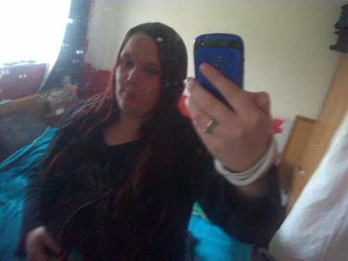 Im shannen im 19 im a mum and have a perfect fiancee and baby daughter :)