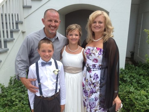 ConnieMinipin's profile picture. Wife, Mother, and Teacher