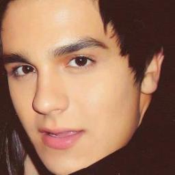 ♥ Elle não e simplismeente um ELE, maais siim o @luansantana que vou amaar hojee&sempree ♥ Sincee:12/08/11. Seguido pelo Luan, dia: __/__/__ !