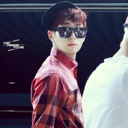 Lee Jinki, leader of SHINee|89liner|@SwagTownRP|don't touch @SwagSSJessica and my CHICKEN or i'll eat you rawr~|prev: @SHINee_LOnew| #VirtualClone