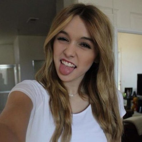 CrystalHopex's profile picture. Im Ellie. Im a monster that was adopted into a home of angels and im slowly turning good. Lesbian. Single.