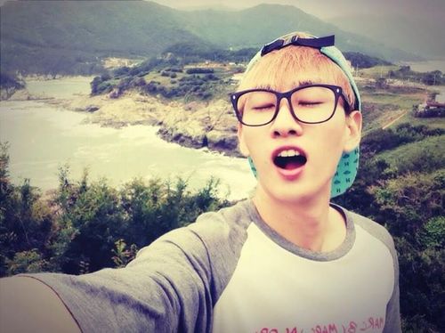 은혁 [슈퍼주니어] ผมฮยอกแจครับ ผมหล่อ น่ารัก ขี้เล่น อารมณ์ดี มีอีกหลายอย่างที่ยังไม่รู้เกี่ยวกับผม [121017]    Just bot not real   #SeasonFam