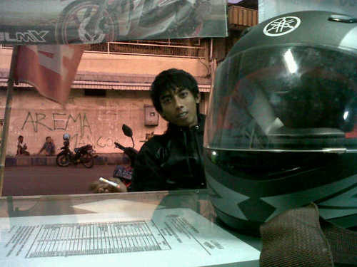 Hindari jalan berlubang