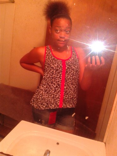 #TeamThicknesss #TeamLightskinn #TeamFollowBack (: Follow Me &'dd My Sis @IFuckBitchesss_ ! LEGOOOO