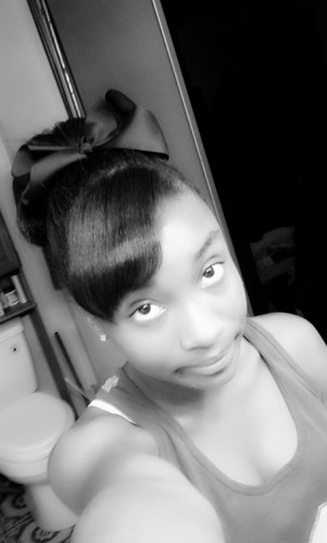 Hey , names Dacia. Age? None yah damn business!  but aye fck a BIO.  Just FOOW ME!