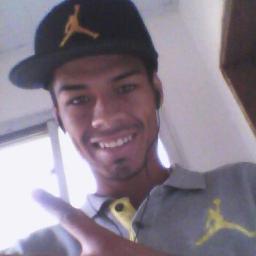 Jogador De futebol , VEM NO FACE http://t.co/U6VROt5ybE