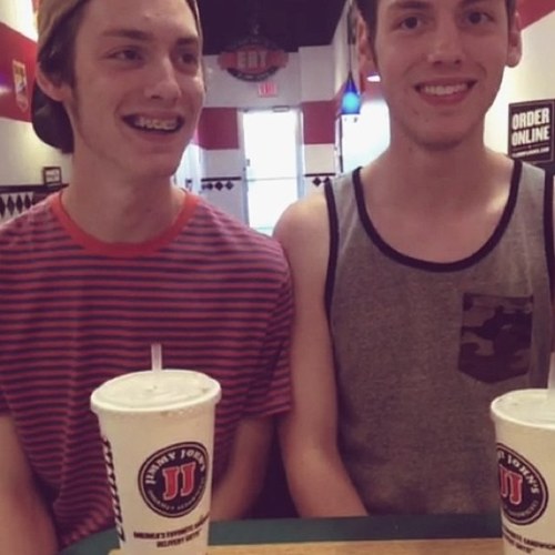 Twinning Lincoln Sweethearts
#SlothLife
Ryan can u help my arms broken