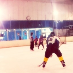 ryukyuhockey2's profile picture. 毎週火曜と金曜と土曜、サザンヒルにて元気にアイスホッケーしています！興味のある人はDMやリプでお気軽に連絡してくださいね〜！