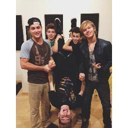 SpProjectors's profile picture. We're @AriGlez97, @SamyOnlyMusic & @Sheila18_TW and we love @boybandproject so much! ♥