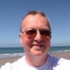 Part time guitarist, Healthcare Support worker. Love to travel, football, golf, internet.