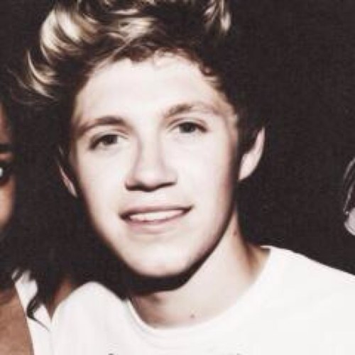 ***FOLLOW @ZIALLSLOUIS*** AND ILL DM YOU TO LIAM MICHAEL AND CALUM OR ARIANA CHER AND LITTLE MIX! @ZIALLSLOUIS