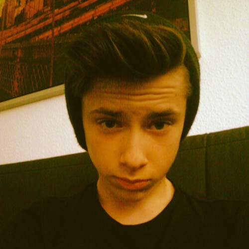 come on follow me and i follow you 3 http://t.co/o98GKtpSEQ