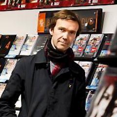 steinarst's profile picture. Punk, jazz og golf. Jobber med bøker.