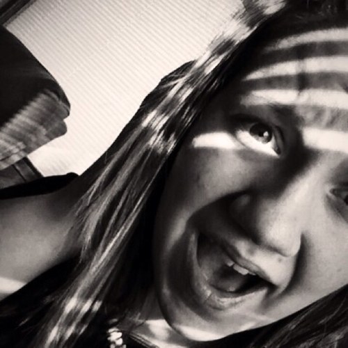Follow me, i follow back. Wanna know me? Dm me. Thats all, bye loves. Xx