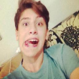 Sabe o que eu queria?Um abraço seu.Um simples e sincero abraço.Queria pelo menos tocar em você, nem que seja por 1 segundo. Eu te amo tanto… @RenanCuisse 19/01