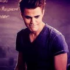 ''Tefinho'' é um apelido carinhoso que as fãs deram para o personagem Fictício Stefan Salvatore(Paul Wesley),de The Vampire Diaries.