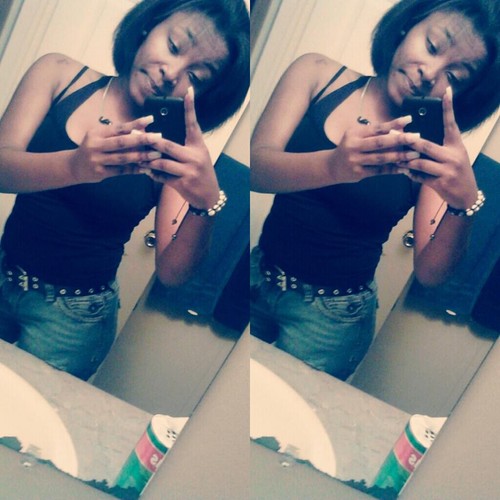 Fuckk Ahh Bioo , Justt Follow Muyy Baee @Ayee'Yoo Tyler Oan ' If Youu Follow Mee Ii Follow Backk 3 Baby PERIOD !